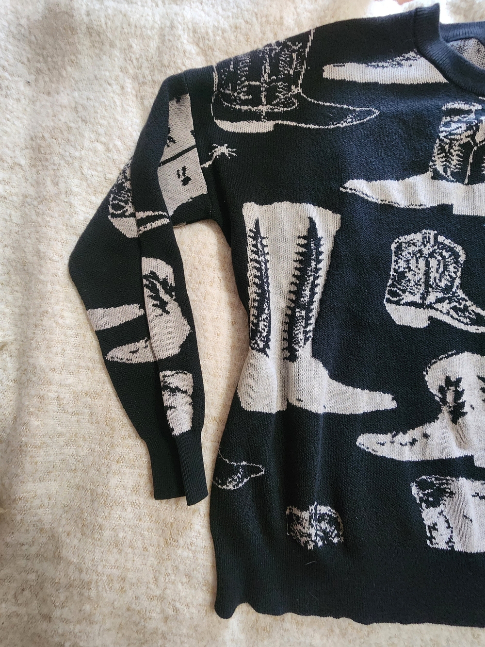 2 Fly Co. Boots a Million Reversible Black Western Knit Sweater S/M - Picture 4 of 7